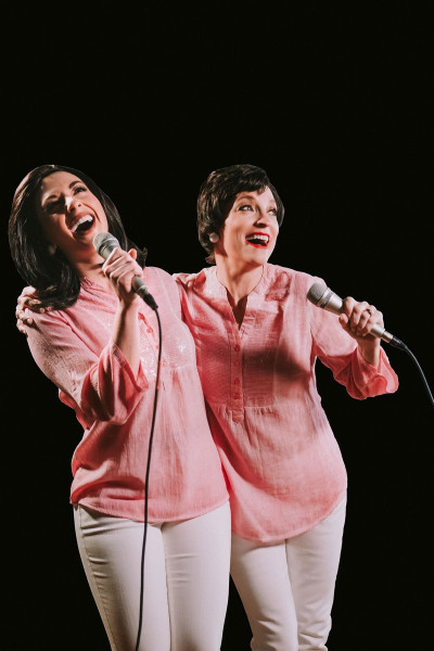 L-R: Alexa Castelvecchi, Nancy Hays