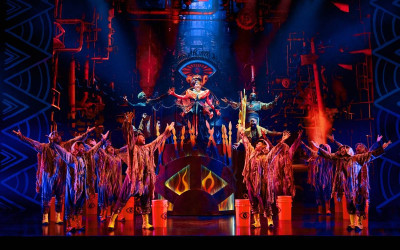 Melody Betts as Evillene in 'The Wiz' at Cadillac Palace Theatre